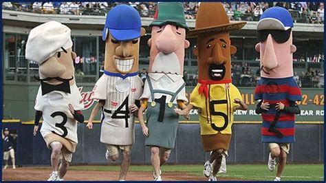 Milwaukee brewers mascot running race